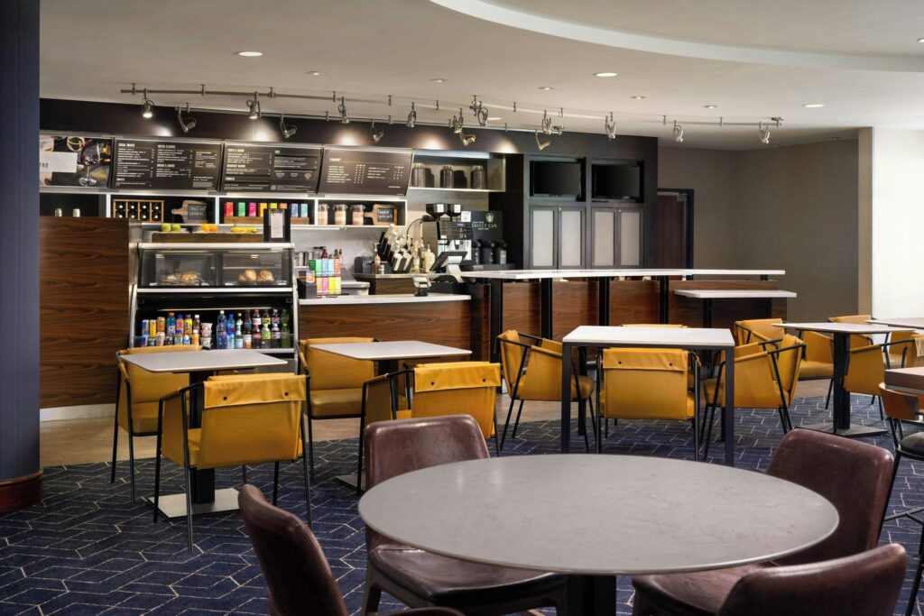 Courtyard by Marriott Fort Myers I-75/Gulf Coast Town Center dining area