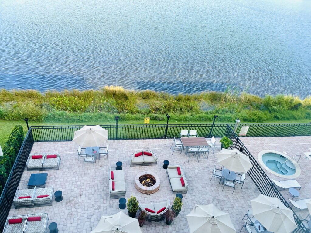 Crowne Plaza Ft. Myers Gulf Coast by IHG dining area