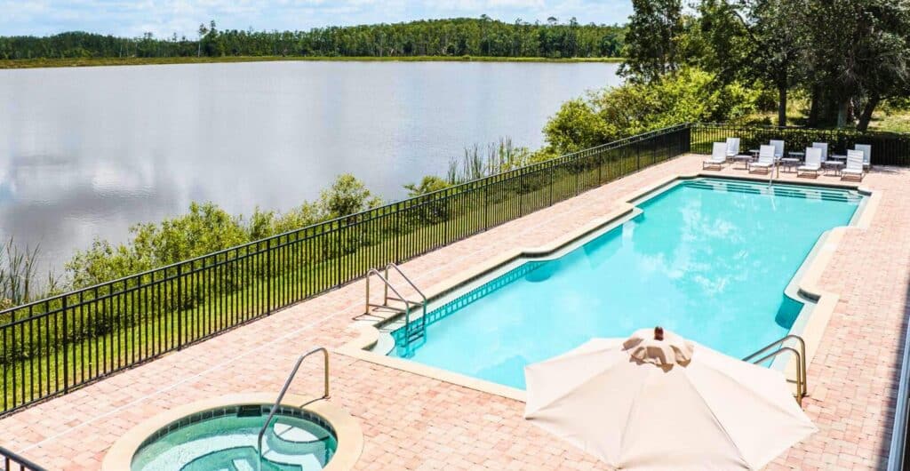 Crowne Plaza Ft. Myers Gulf Coast by IHG pool
