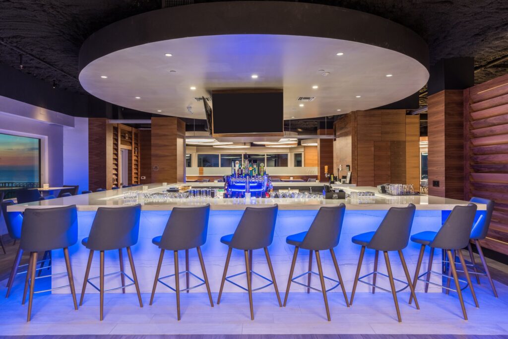 DiamondHead Beach Resort dining area