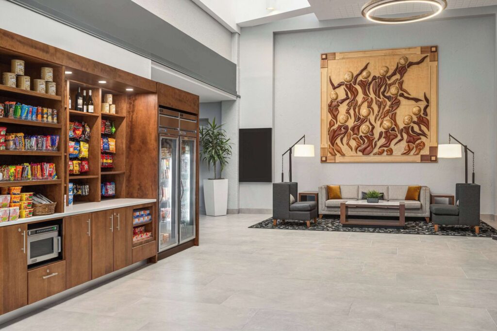 Doubletree by Hilton Fort Myers at Bell Tower Shops lobby and common area