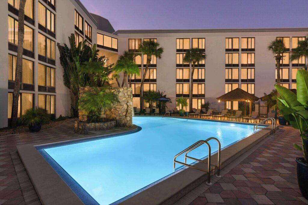 Doubletree by Hilton Fort Myers at Bell Tower Shops pool