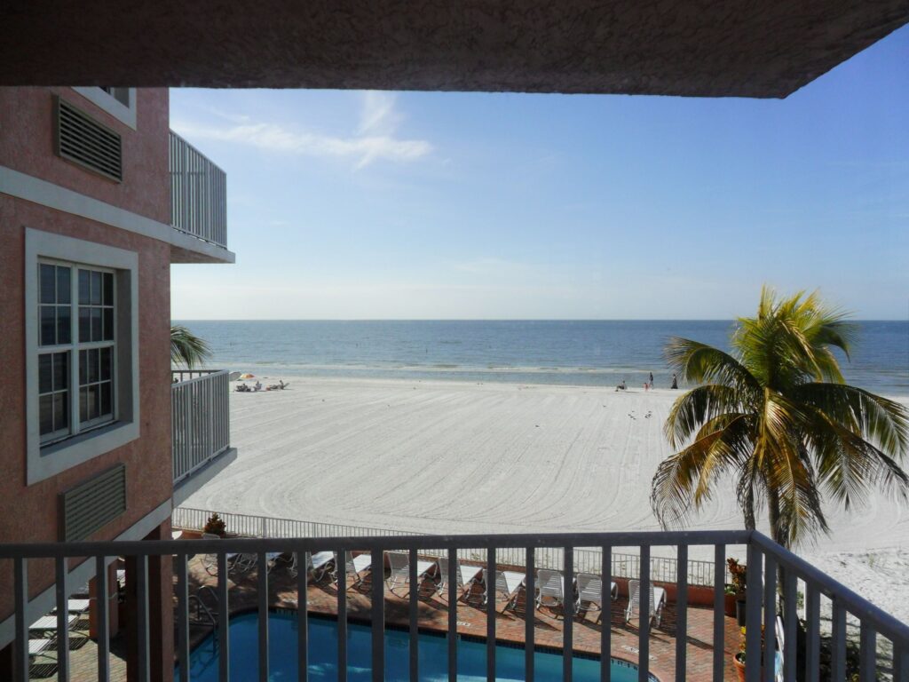 Edison Beach House lobby and common area