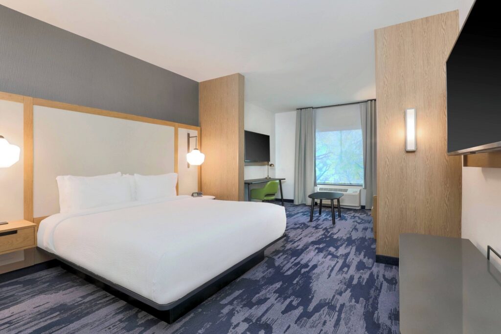 Fairfield Inn & Suites by Marriott Cape Coral/North Fort Myers guest room