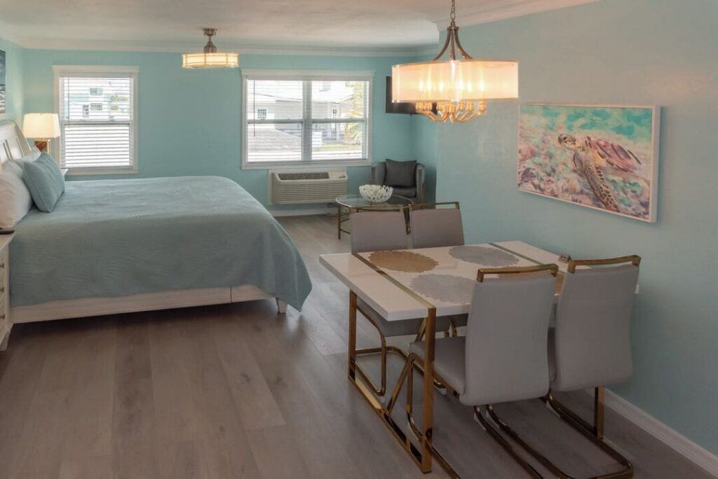 Flamingo Inn bedroom