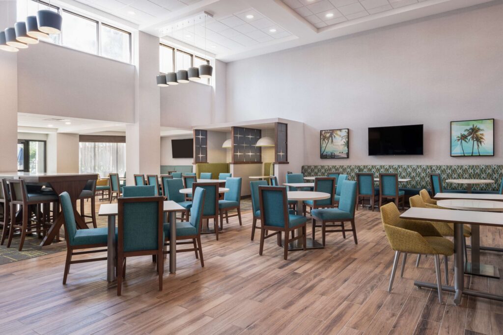 Hampton Inn & Suites Fort Myers Beach/Sanibel Gateway dining area