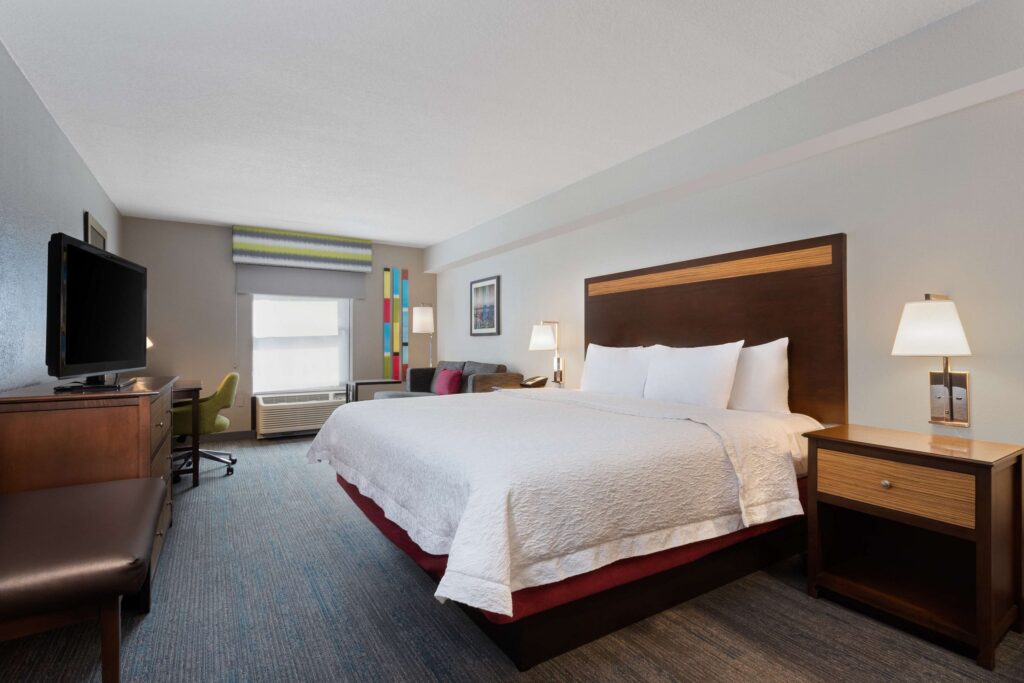 Hampton Inn & Suites Fort Myers Beach/Sanibel Gateway guest room