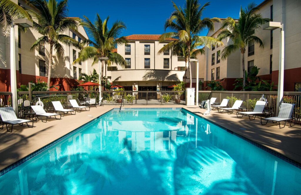Hampton Inn & Suites Fort Myers Beach/Sanibel Gateway pool