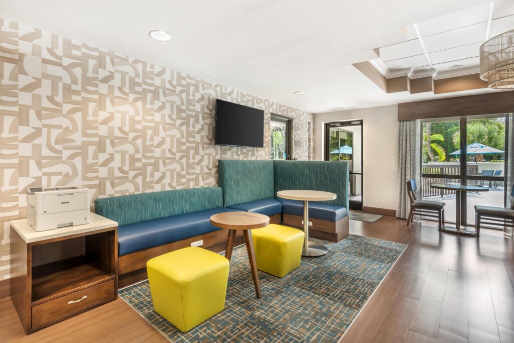Hampton Inn Fort Myers-Airport & I-75 lobby and common area