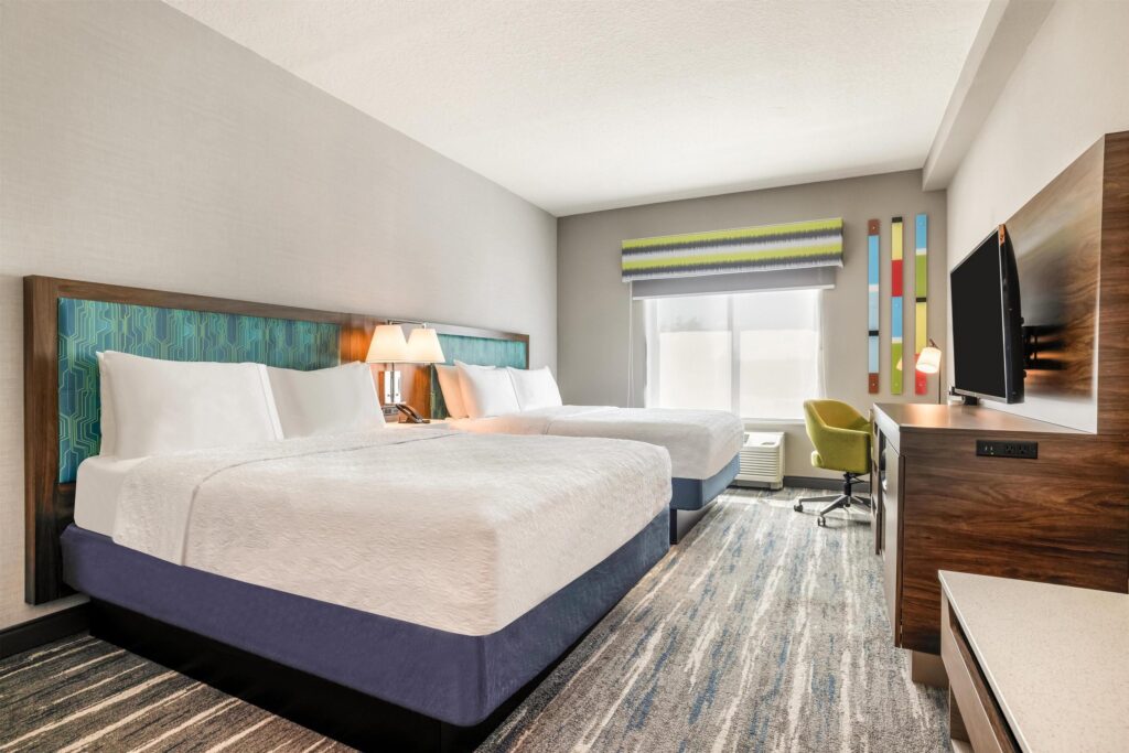 Hampton Inn Fort Myers Downtown guest room