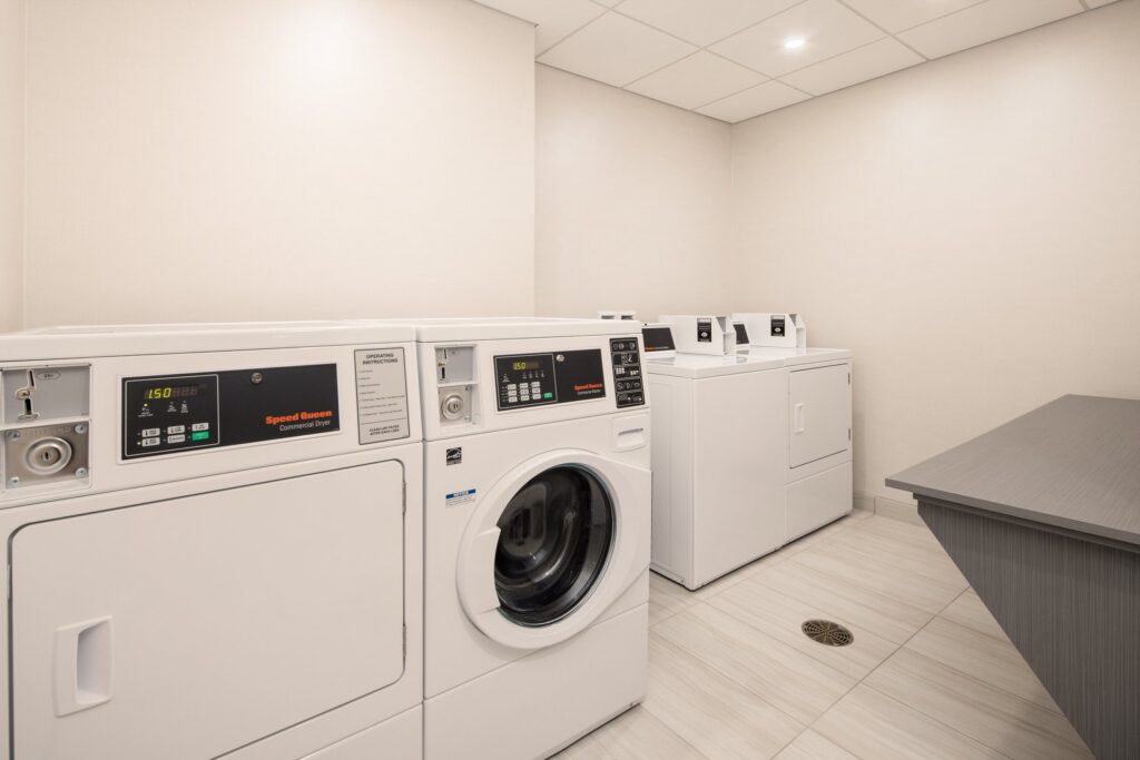 Holiday Inn Express & Suites Ft Myers Beach-Sanibel Gateway amenities