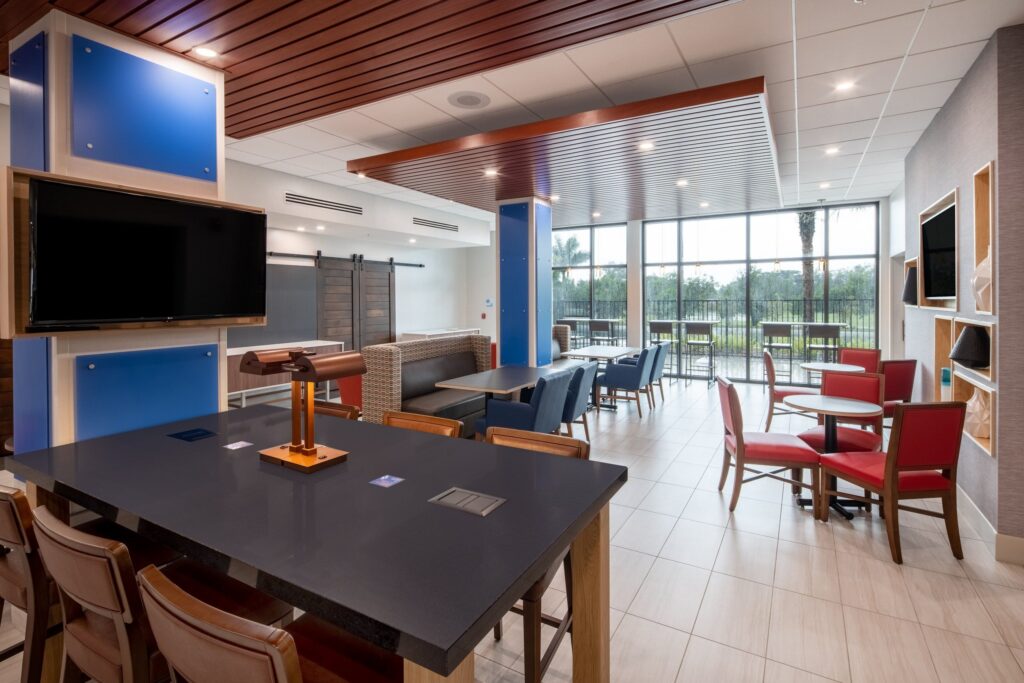Holiday Inn Express & Suites Ft Myers Beach-Sanibel Gateway dining area