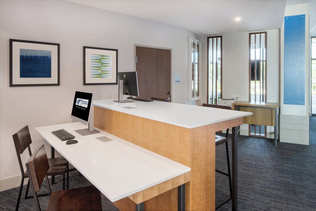 Holiday Inn Express & Suites Ft Myers Beach-Sanibel Gateway lobby and common area
