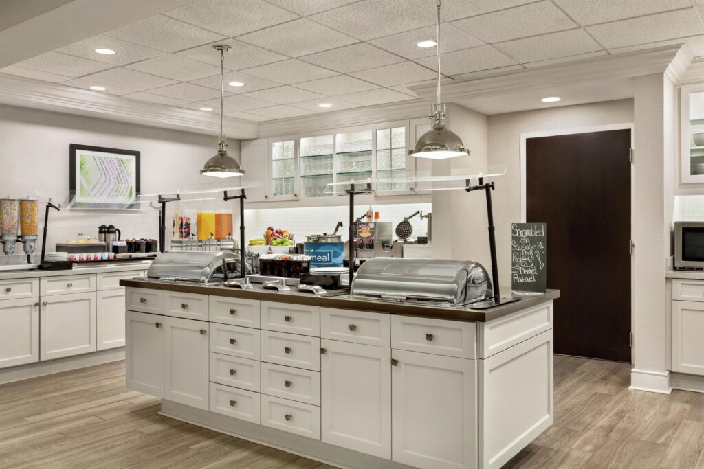 Homewood Suites by Hilton Fort Myers Airport/FGCU dining area