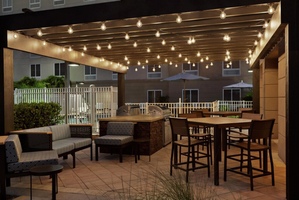 Homewood Suites by Hilton Fort Myers Airport/FGCU dining area