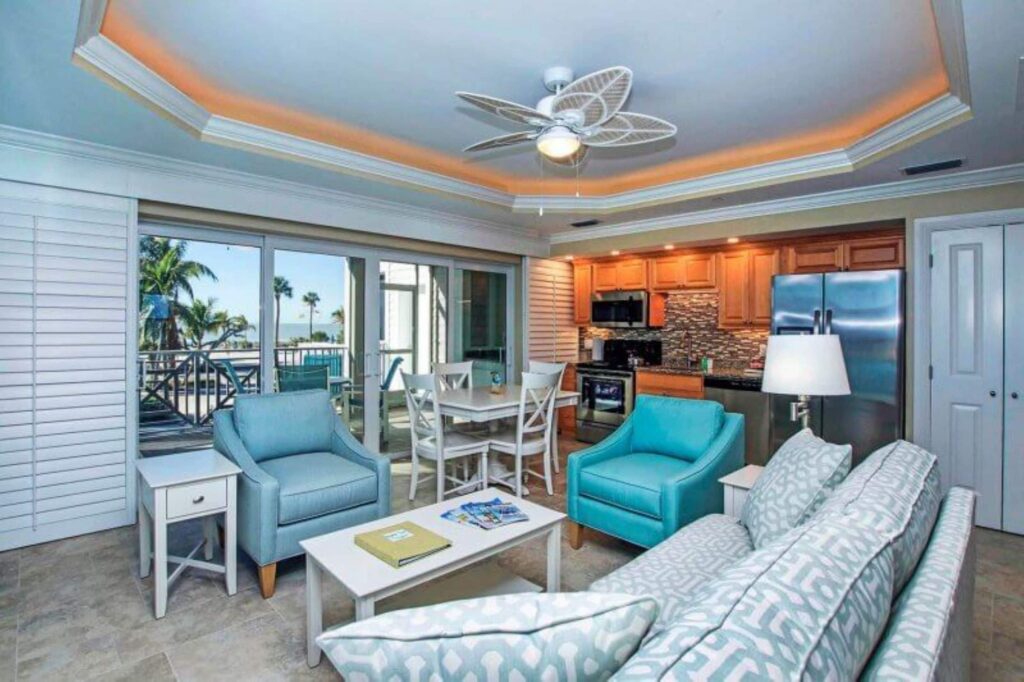 Island Inn dining area