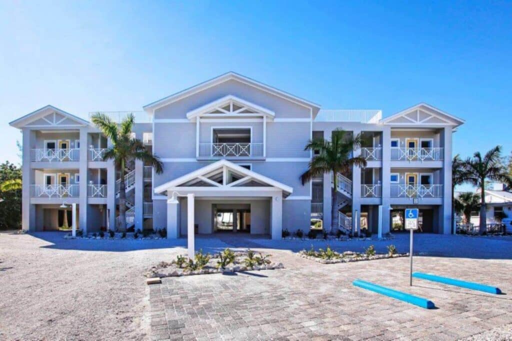Island Inn exterior