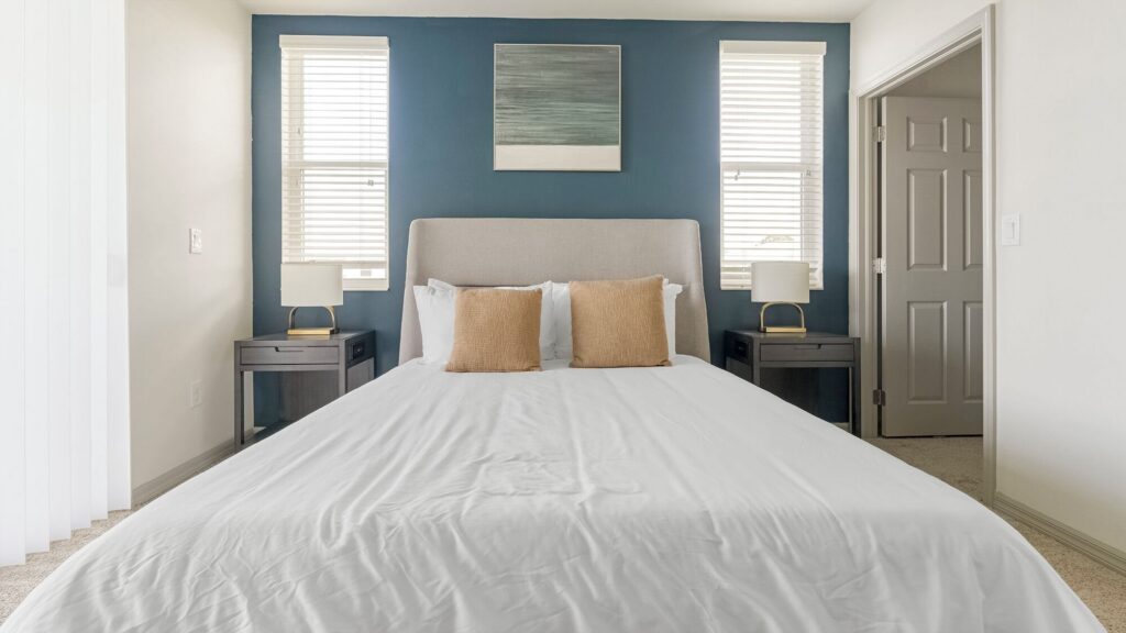 Landing Fort Myers - Eastwood Village bedroom