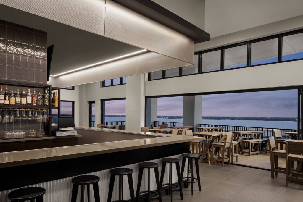 Luminary Hotel & Co., Autograph Collection dining area