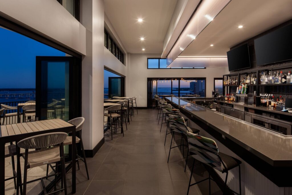 Luminary Hotel & Co., Autograph Collection dining area