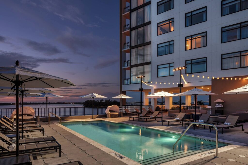 Luminary Hotel & Co., Autograph Collection pool