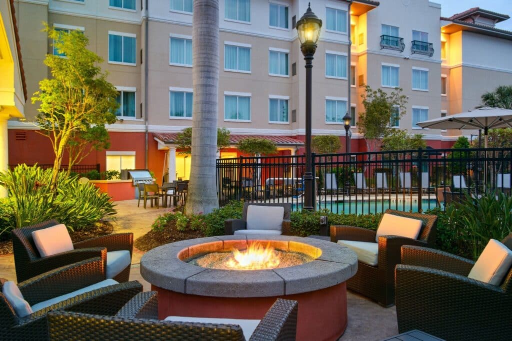 Residence Inn by Marriott Fort Myers at I-75 and Gulf Coast Town Center lobby and common area