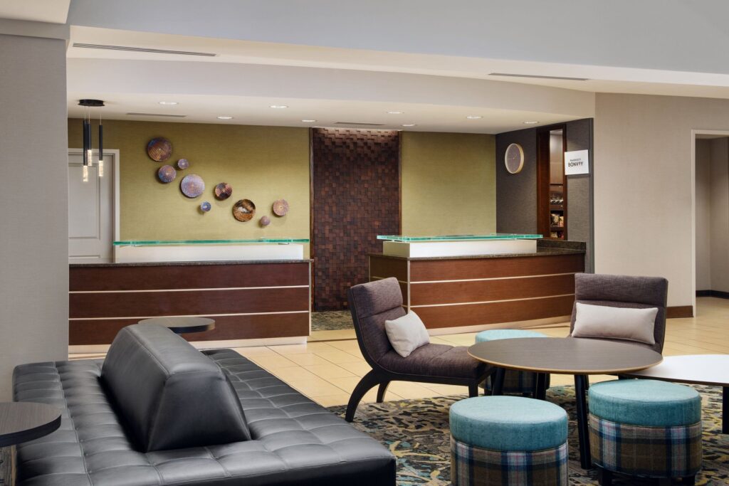 Residence Inn by Marriott Fort Myers at I-75 and Gulf Coast Town Center lobby and common area