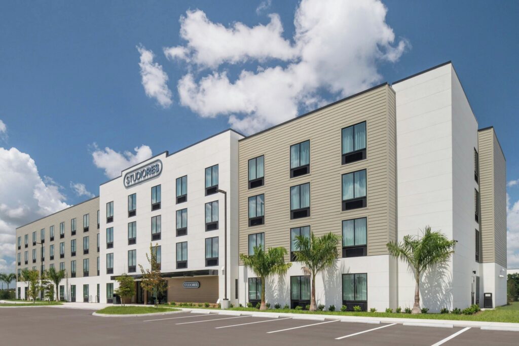 StudioRes by Marriott Fort Myers Airport exterior