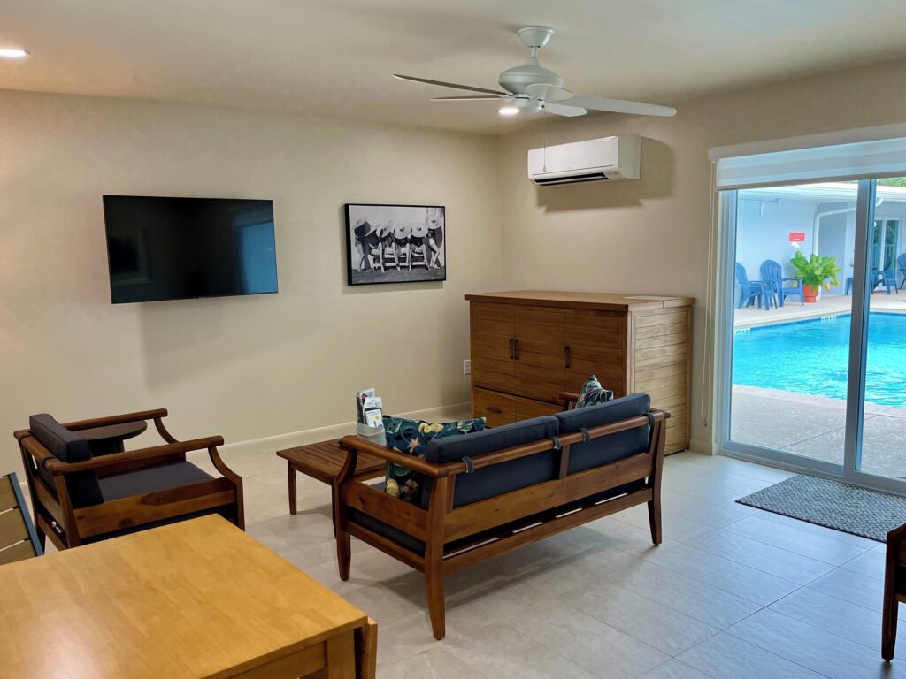 Sunshine Island Inn pool