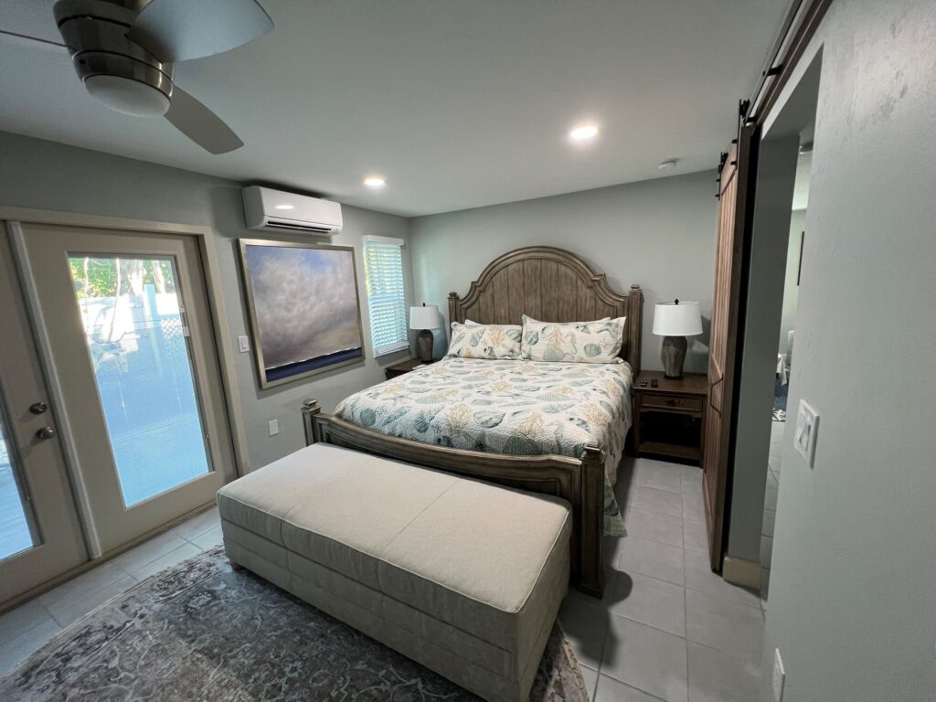 Tarpon Tale Inn guest room