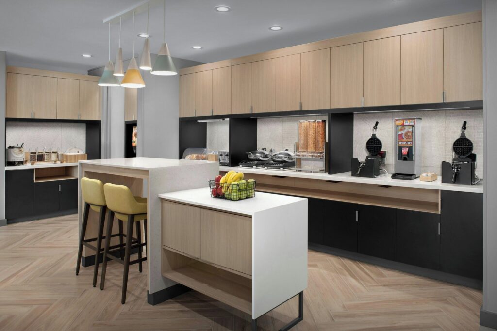 TownePlace Suites by Marriott Fort Myers Gulf Coast dining area